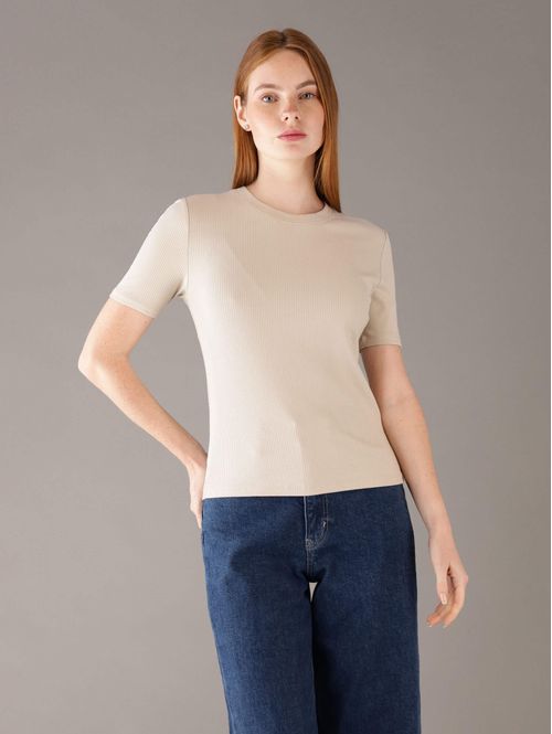 Playera-Calvin-Klein-con-Tejido-Acanalado-Mujer-Beige-44D246G-230