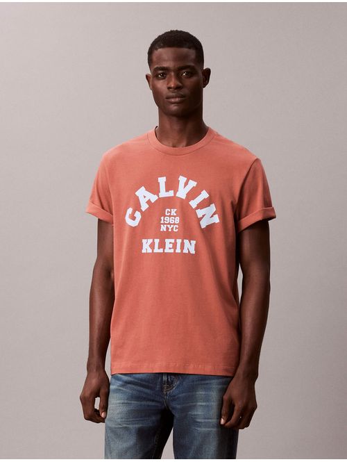 Playera-Calvin-Klein-College-Graphic-20s-Hombre-Rojo-4RE810G-RMA
