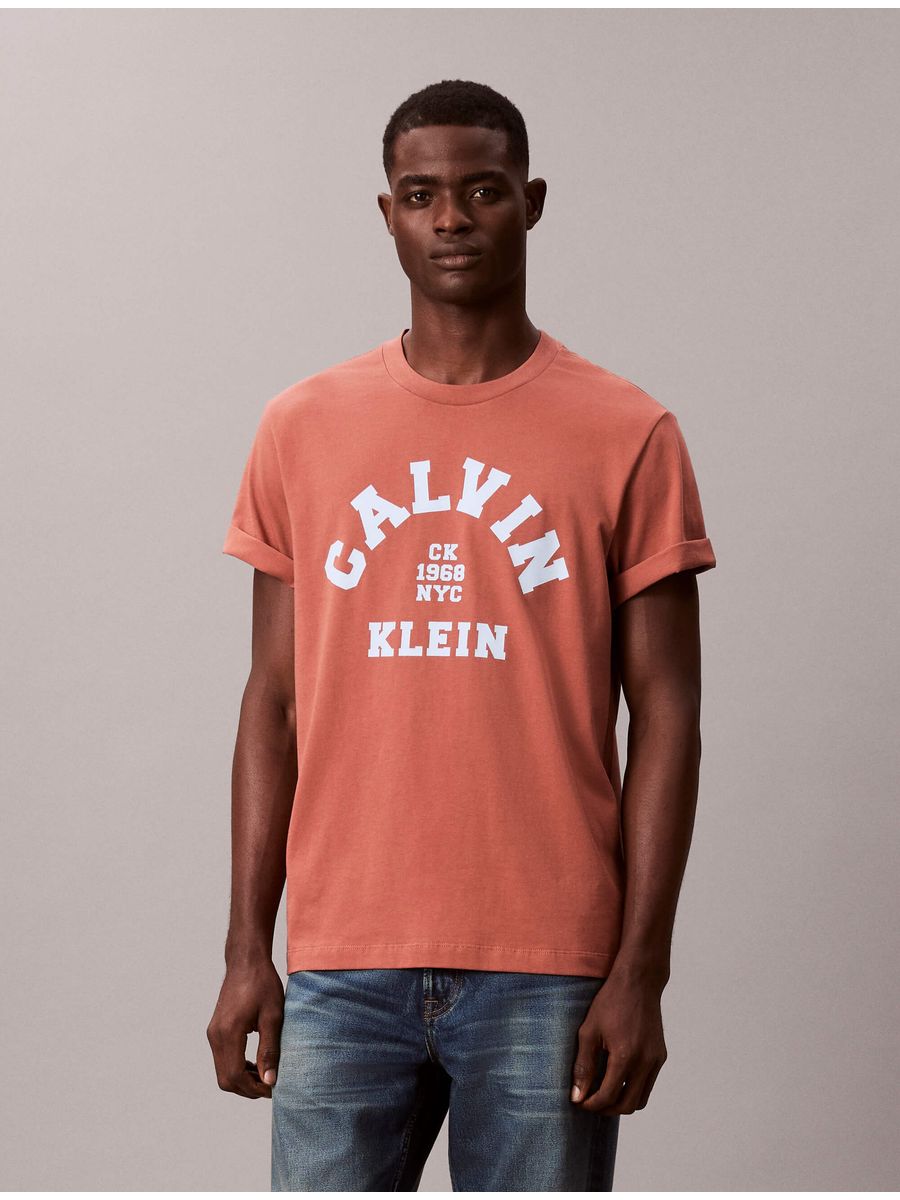 Playera-Calvin-Klein-College-Graphic-20s-Hombre-Rojo-4RE810G-RMA