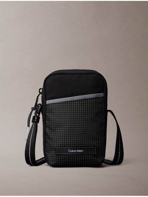 Bolso-Calvin-Klein-Reflect-Slim-Reporter-Hombre-Negro-4D3226G-UB1