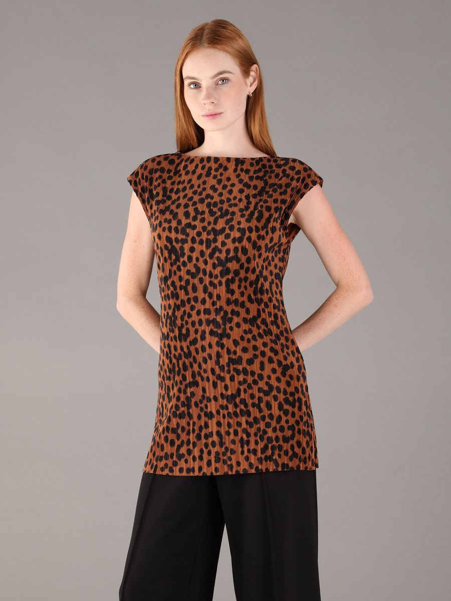 Tunica-Calvin-Klein-Plisada-Cuello-Barco-con-Estampado-Mujer-Cafe-44E260G-ZQL