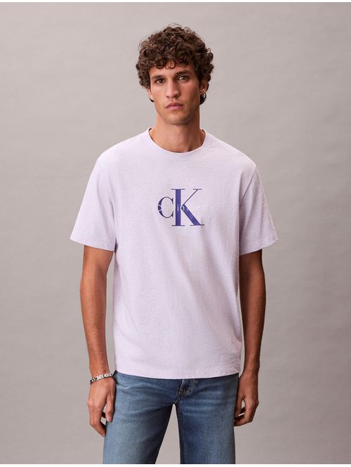 playera-calvin-klein-hero-monologo-20s-hombre-lila-4rb862g-r9e