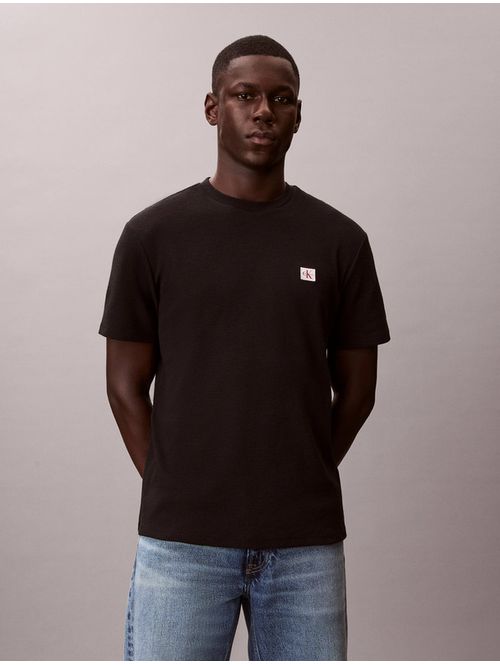 playera-calvin-klein-waffle-badge-crewneck-hombre-negro-4rd008g-ub1