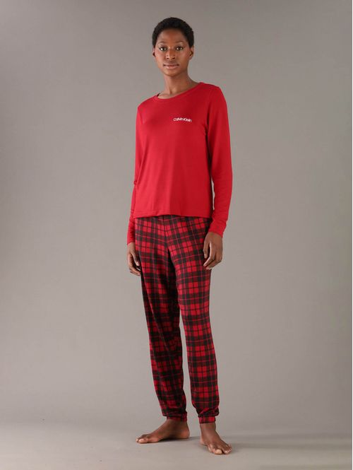 pijama-calvin-klein-de-playera-y-pantalon-con-logo-bordado-mujer-rojo-qp3158o-602