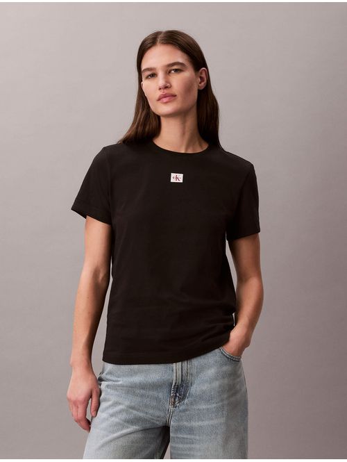 playera-calvin-klein-label-classic-fit-mujer-negro-47f227g-ub1