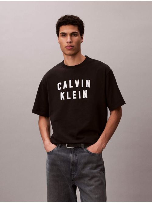 playera-calvin-klein-16s-graphic-seasonal-hombre-negro-4rf849g-ub1
