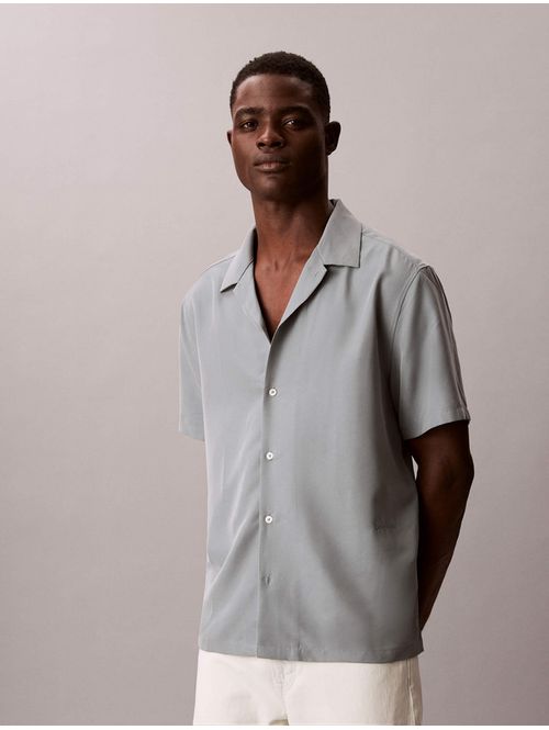 camisa-calvin-klein-camp-collar-drapey-tencel-hombre-gris-4lf114g-5k3