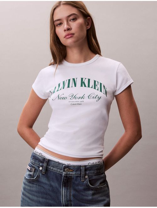 playera-calvin-klein-baby-tee-grafico-mujer-blanco-47f815g-yaf