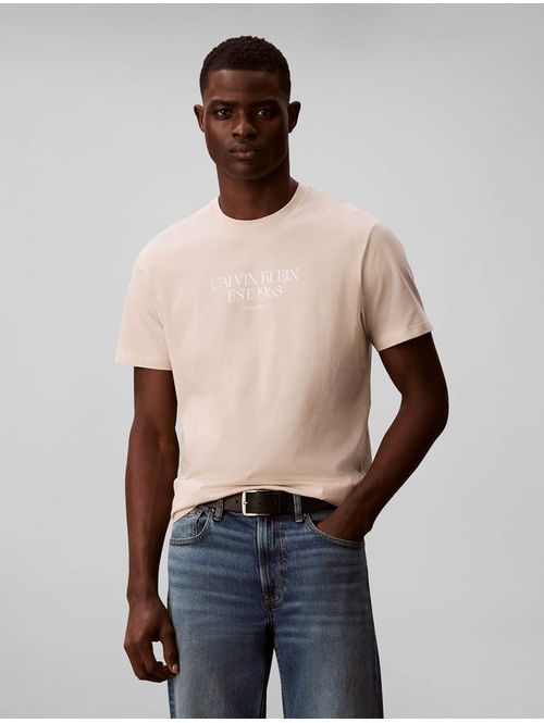 playera-calvin-klein-grafica-jeans-hombre-amarillo-4rf804g-2jx