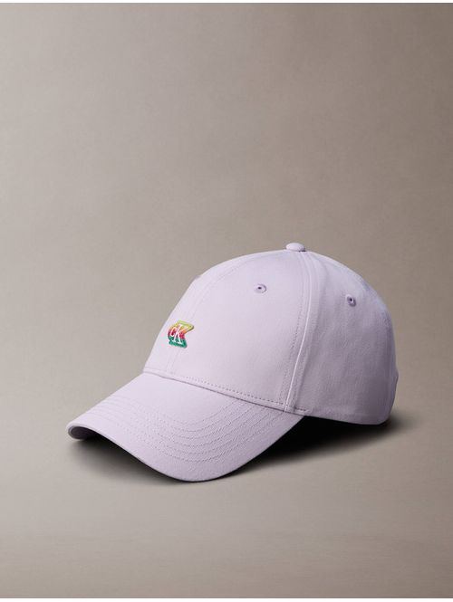 gorra-calvin-klein-pride-logo-iridescent-hombre-morado-4d5133g-c9q