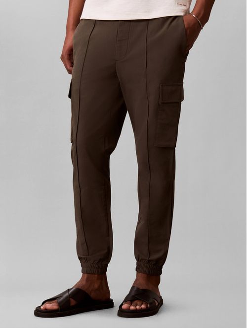 pantalon-calvin-klein-cargo-slim-tech-dobby-hombre-verde-4lf605g-par