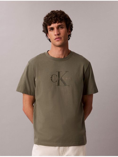 playera-calvin-klein-hero-monologo-hombre-verde-4rb862g-ldy