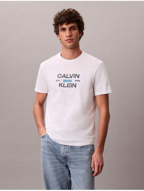 playera-calvin-klein-stack-graphic-hombre-blanco-4rg805g-yaf
