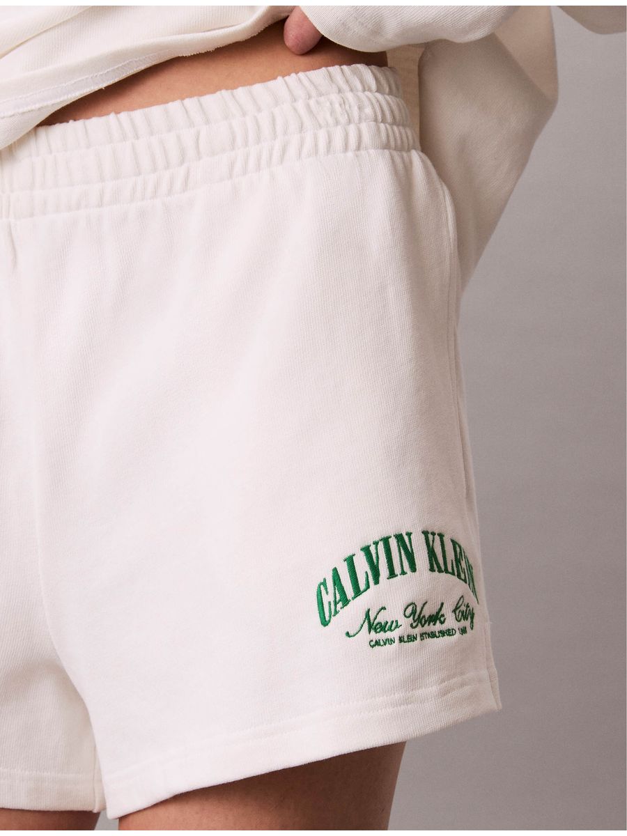 short-calvin-klein-confort-oversized-mujer-beige-qs7608-yas