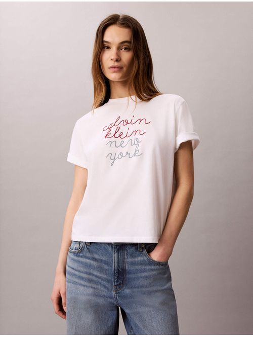 playera-calvin-klein-boxy-graphic-logo-tee-con-logo-mujer-blanco-47g893g-yaf