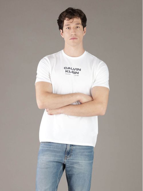 playera-calvin-klein-logo-hombre-blanco-4rg801g-yaf