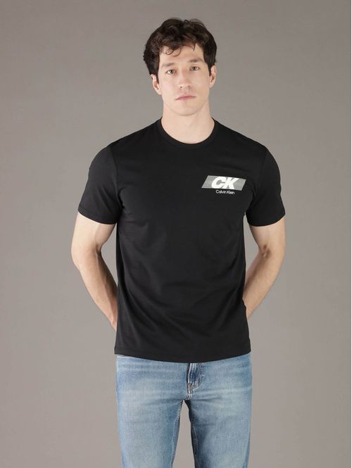 playera-calvin-klein-estampado-hombre-negro-4rg803g-ub1