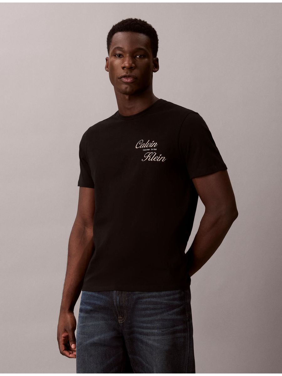 playera-calvin-klein-calvin-klein-resort-graphic-tee-con-logo-hombre-negro-4rg804g-ub1