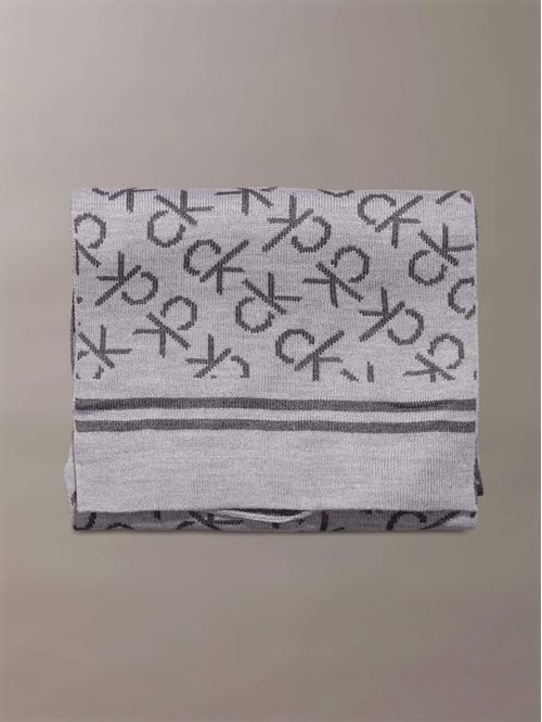 Bufanda-Calvin-Klein-Monograma-Hombre-Gris-CKMC523201-032