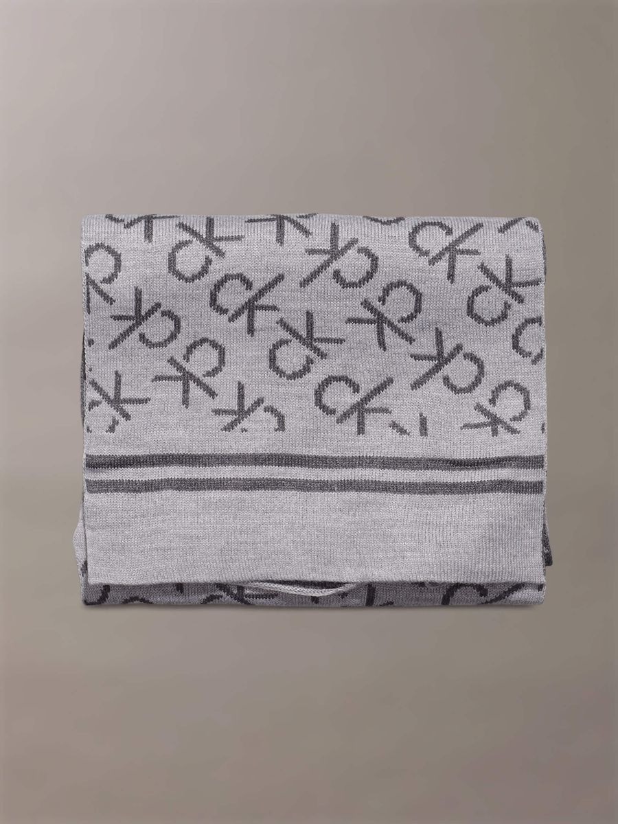 Bufanda-Calvin-Klein-Monograma-Hombre-Gris-CKMC523201-032