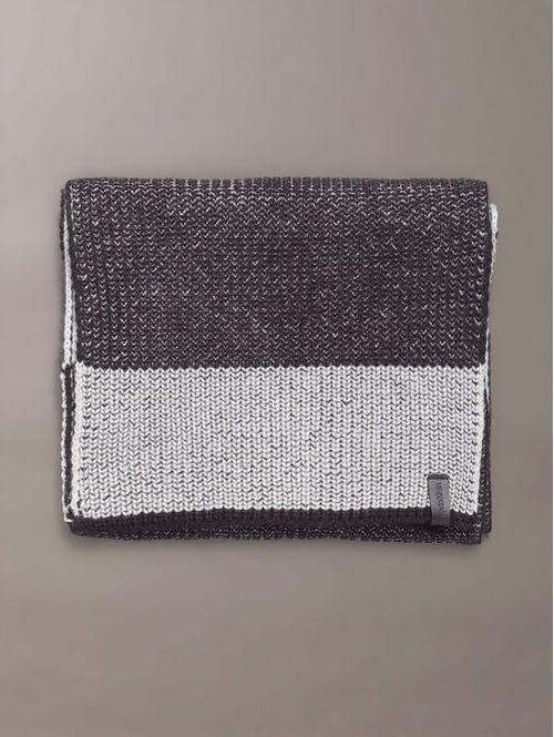 Bufanda-Calvin-Klein-Tejido-de-Punto-Hombre-Gris-CKMC523221-001