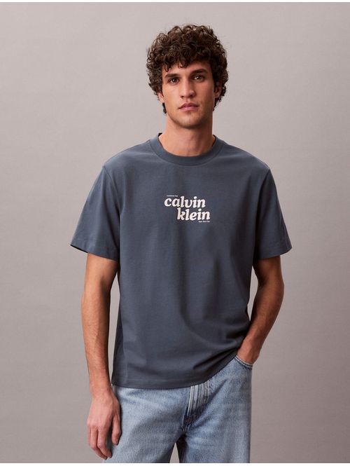 playera-grafica-vintage-calvin-klein-hombre-gris-4rg815g-ceg