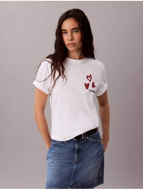 playera-boxy-hearts-calvin-klein-mujer-blanco-47h876g-yaf