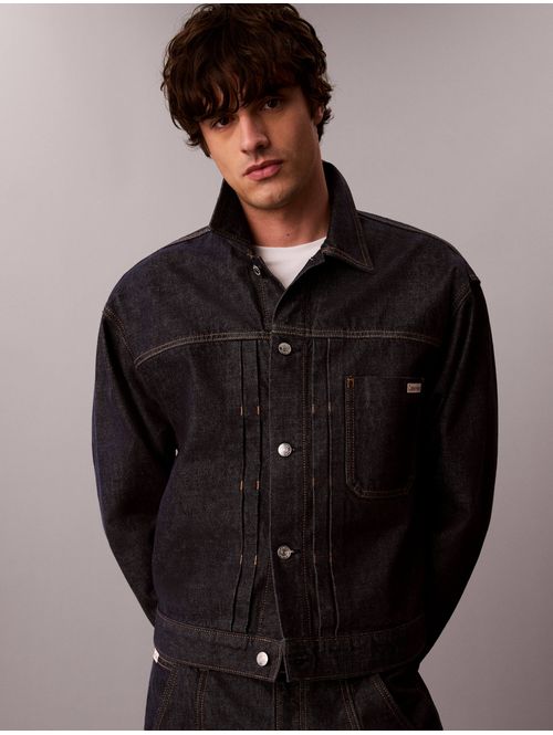 chamarra-trucker-plisada-calvin-klein-hombre-mezclilla-4rh778g-46e