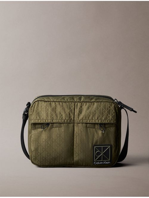 bolsa-camera-emblem-calvin-klein-hombre-verde-oscuro-4d3342g-li1