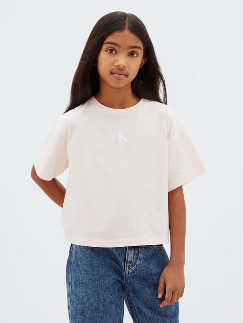 playera-boxy-con-logo-calvin-klein-nina-rosa-claro-lvcksja16g-t0r