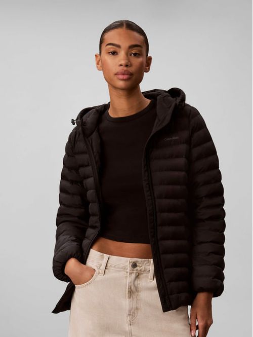 chamarra-calvin-klein-ulw-belted-puffer-con-logo-mujer-negro-44g504g-ub1