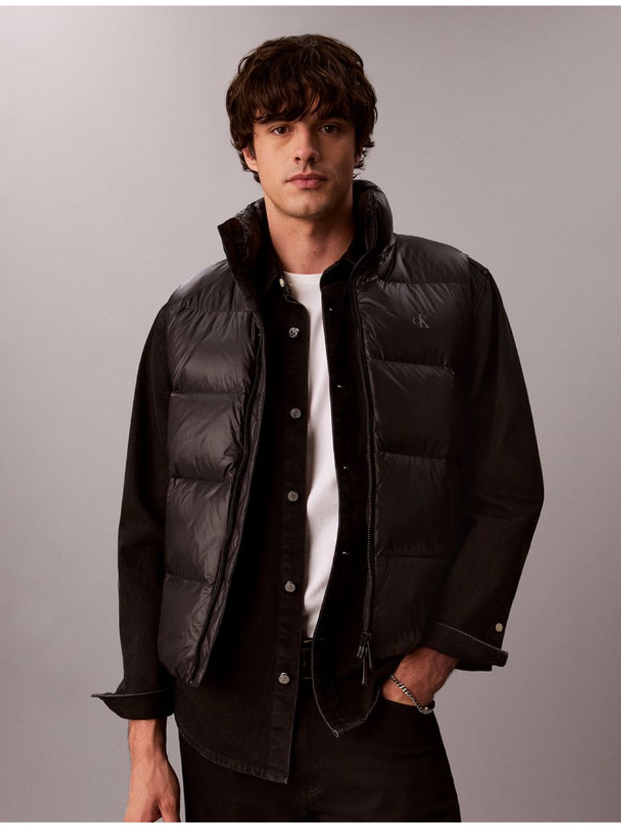 chaleco-puffer-glossy-calvin-klein-hombre-negro-4rh504g-ub1