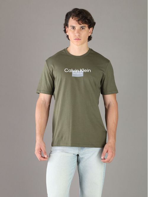 playera-calvin-klein-logo-hombre-verde-40bm868-li1