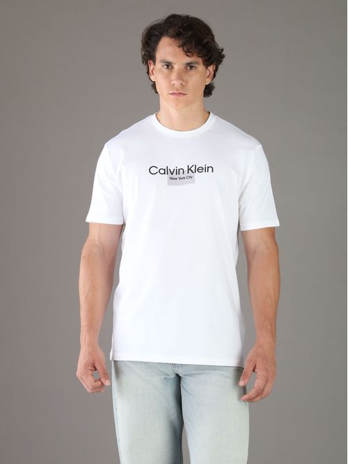 playera-calvin-klein-logo-hombre-blanco-40bm868-yaf