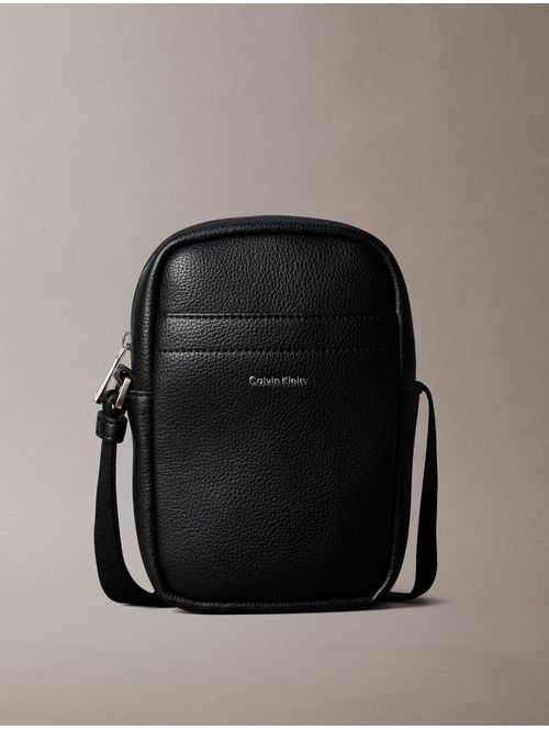 bolsa-reporter-raised-slim-calvin-klein-hombre-negro-4d3278g-ub1