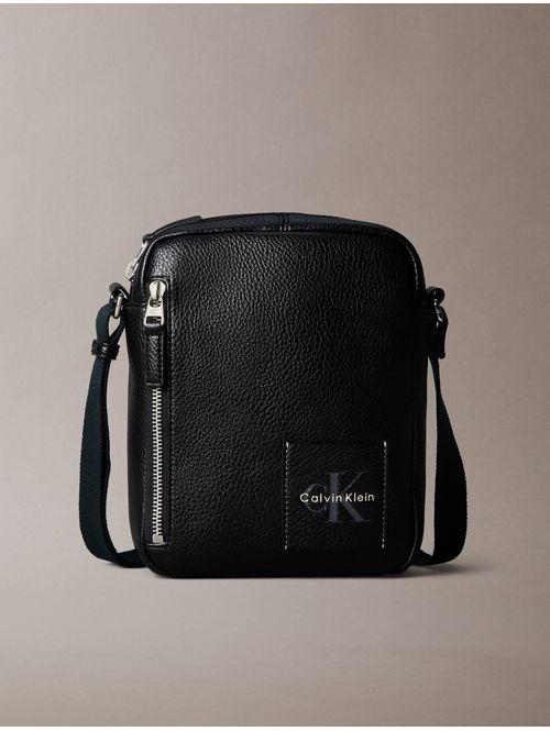 bolsa-reporter-bold-pebble-calvin-klein-hombre-negro-4d3623g-ub1