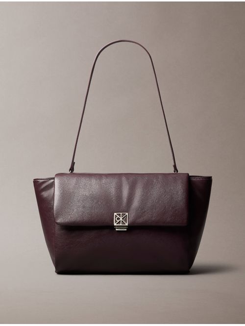bolsa-satchel-padded-emblem-calvin-klein-mujer-vino-4f3615g-bap