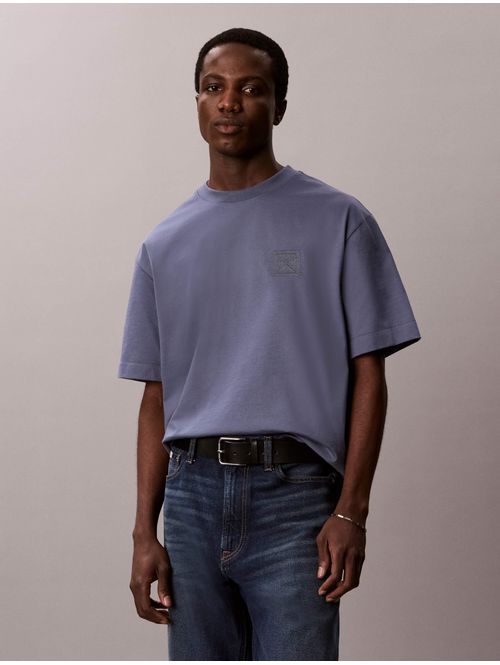 playera-relaxed-emblem-calvin-klein-hombre-gris-4ld224g-fcg