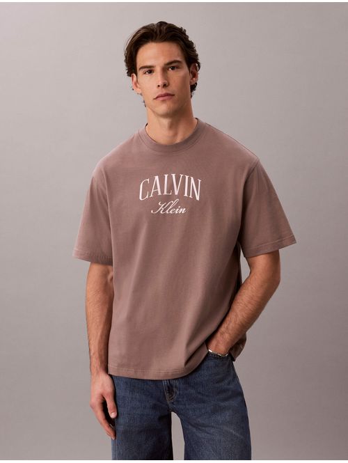 playera-relaxed-seasonal-graphic-calvin-klein-hombre-cafe-4rh813g-1sj