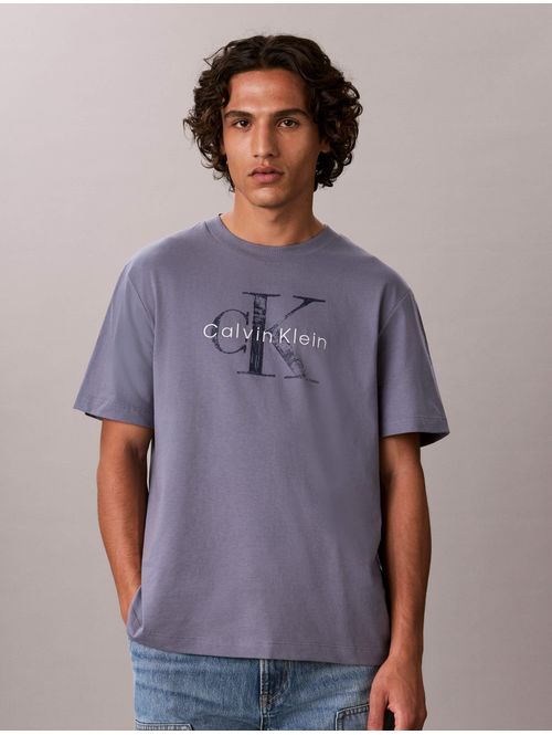 playera-distressed-monologo-calvin-klein-hombre-gris-4rh899g-fcg