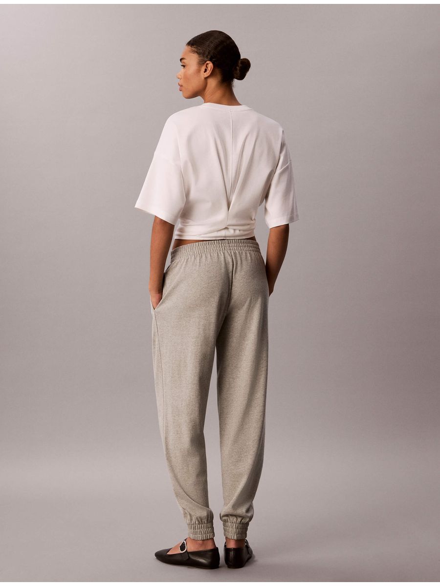 jogger-heavy-jersey-graphic-calvin-klein-mujer-gris-qs7687-p7a