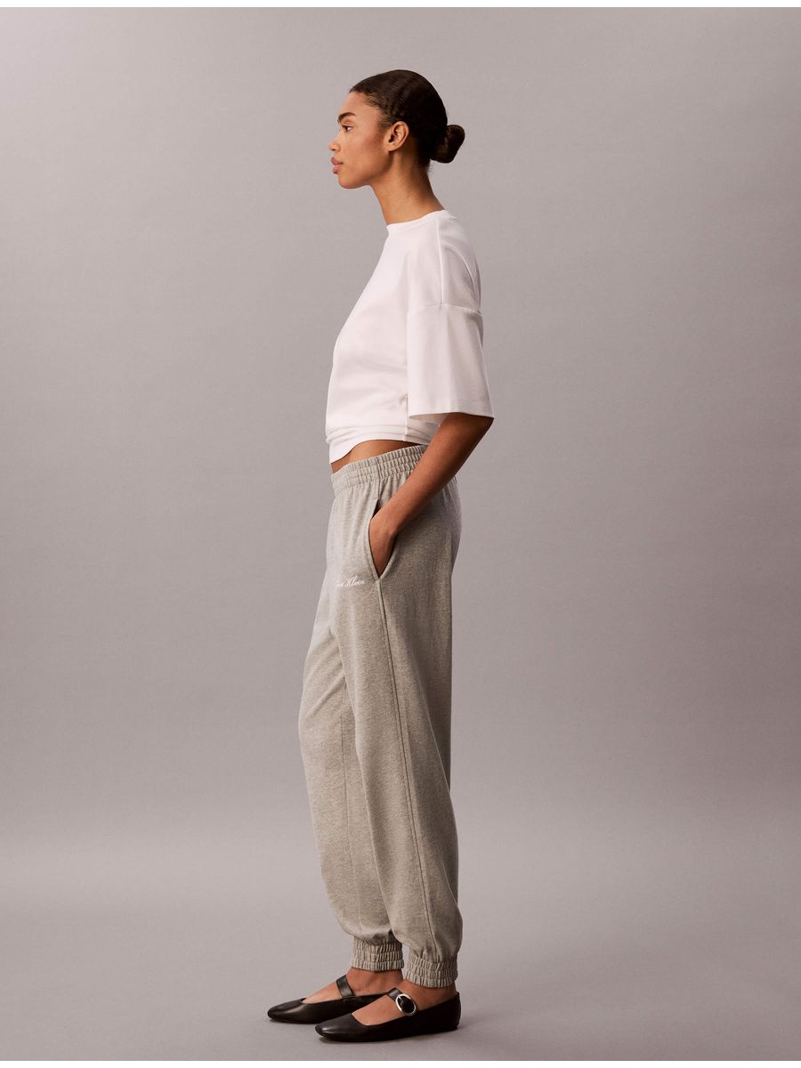 jogger-heavy-jersey-graphic-calvin-klein-mujer-gris-qs7687-p7a
