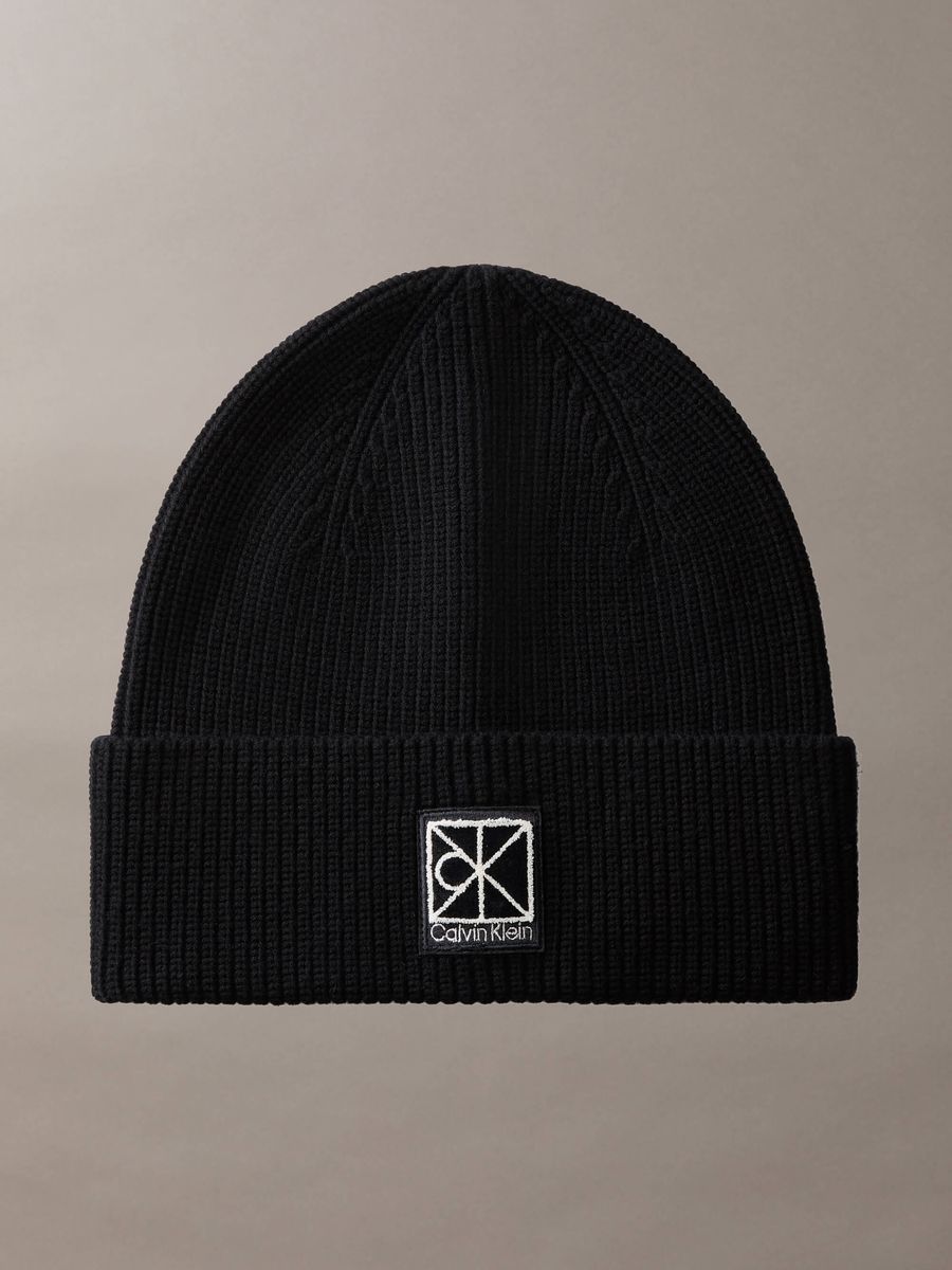 gorro-beanie-rib-emblem-calvin-klein-mujer-negro-4f8109g-ub1