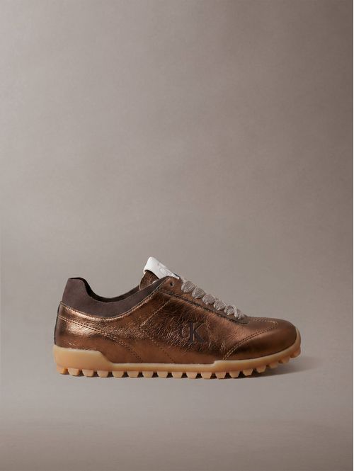 tenis-low-profile-metallic-calvin-klein-mujer-cafe-hw0hw03305-02n