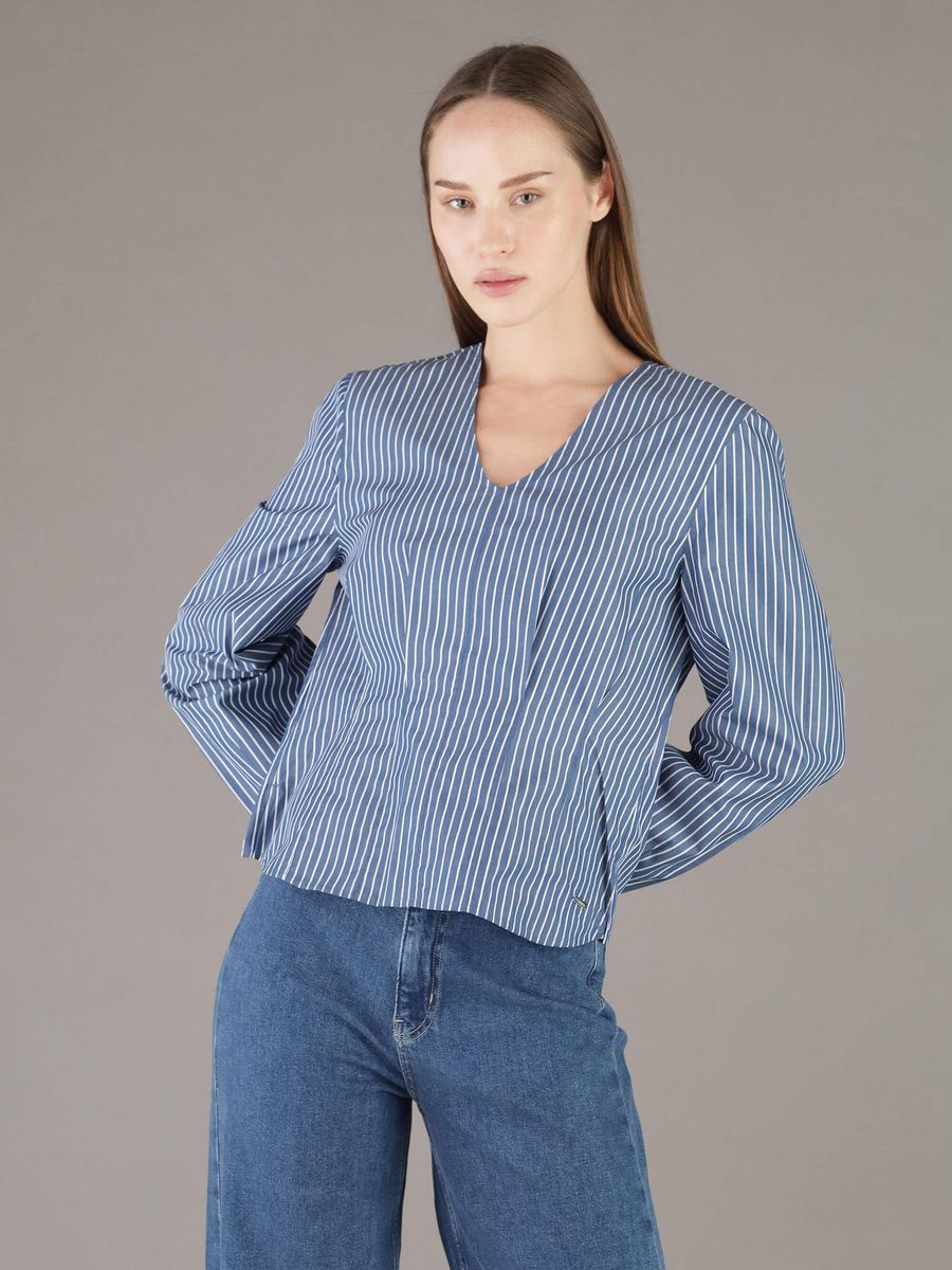 blusa-calvin-klein-placa-grabada-mujer-azul-44h124g-5ma